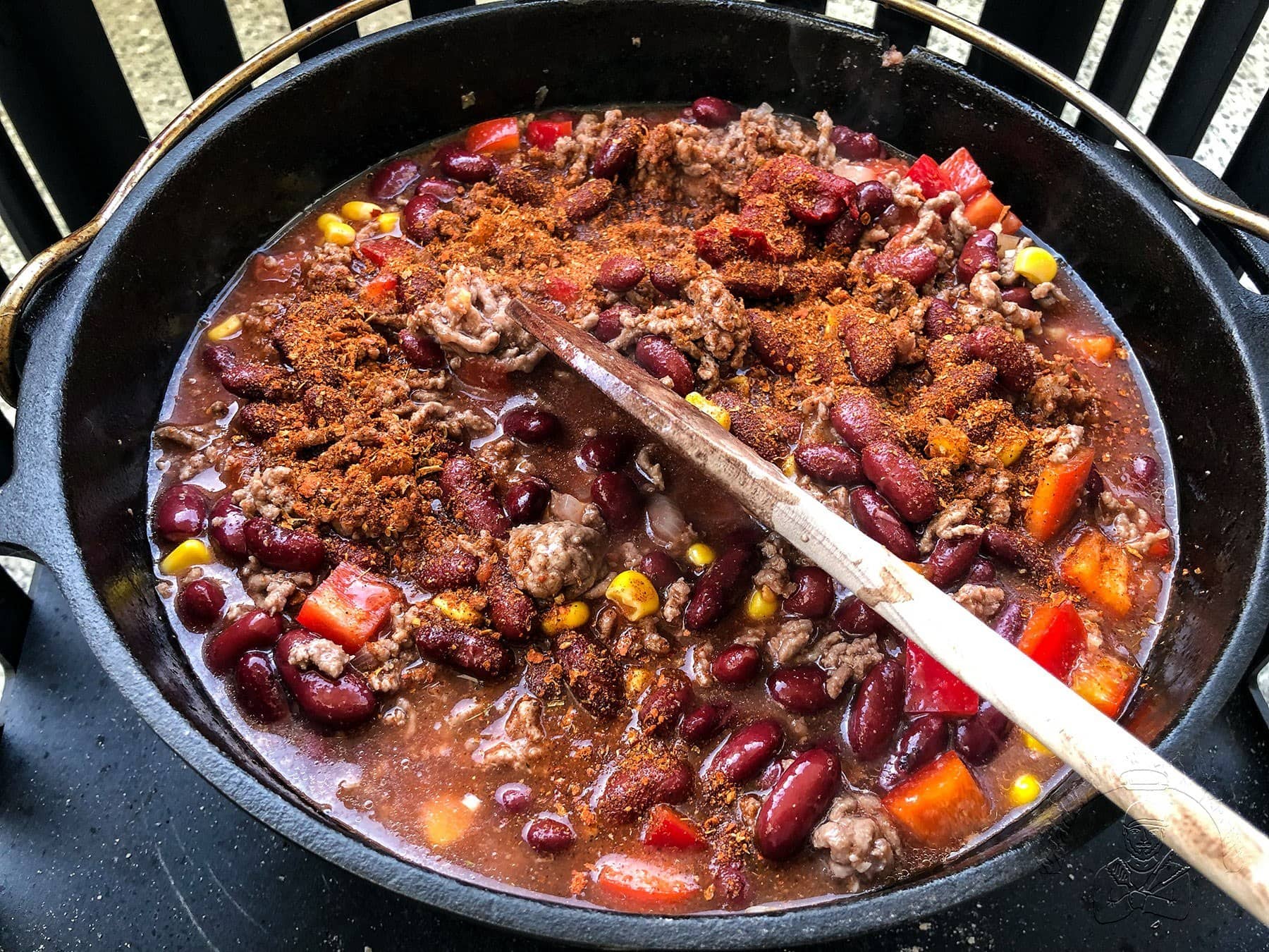 Chili Con Carne im Dutch Oven GGgrillen.de