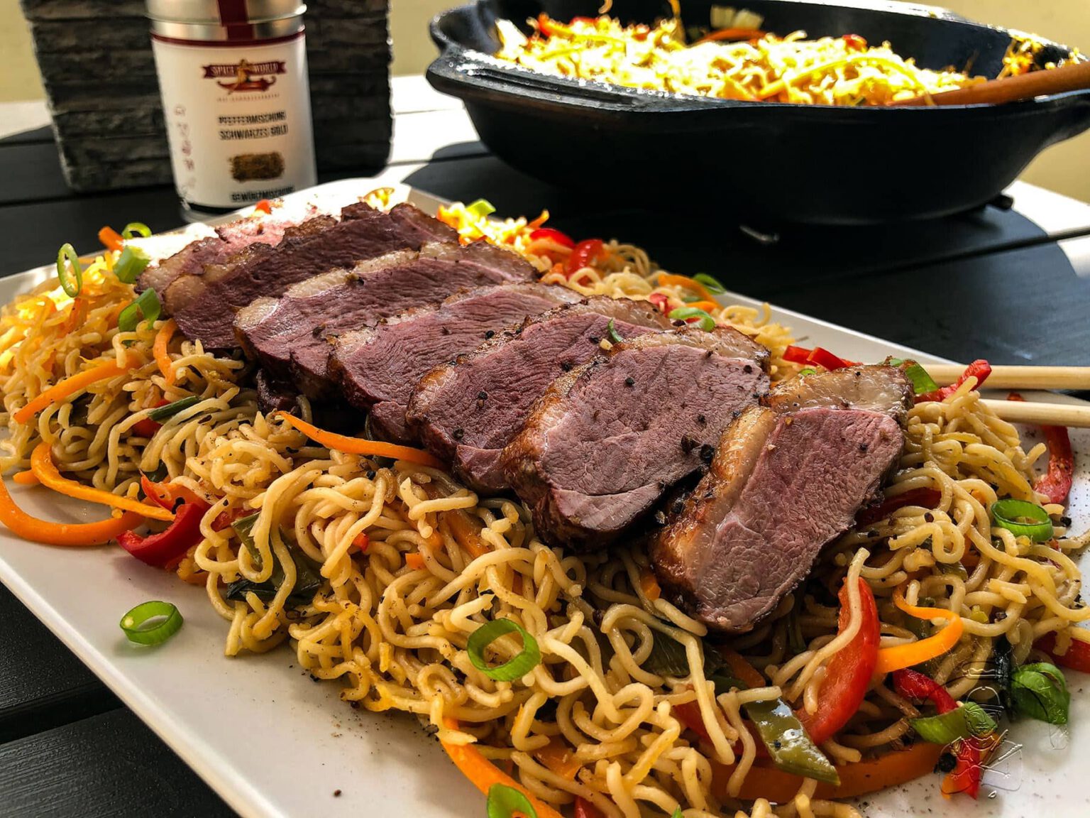 Entenbrust mit Gebratenen Nudeln nach Asia Art - GG-Grillen Entenbrust mit Gebratenen Nudeln nach Asia Art - GG-Grillen