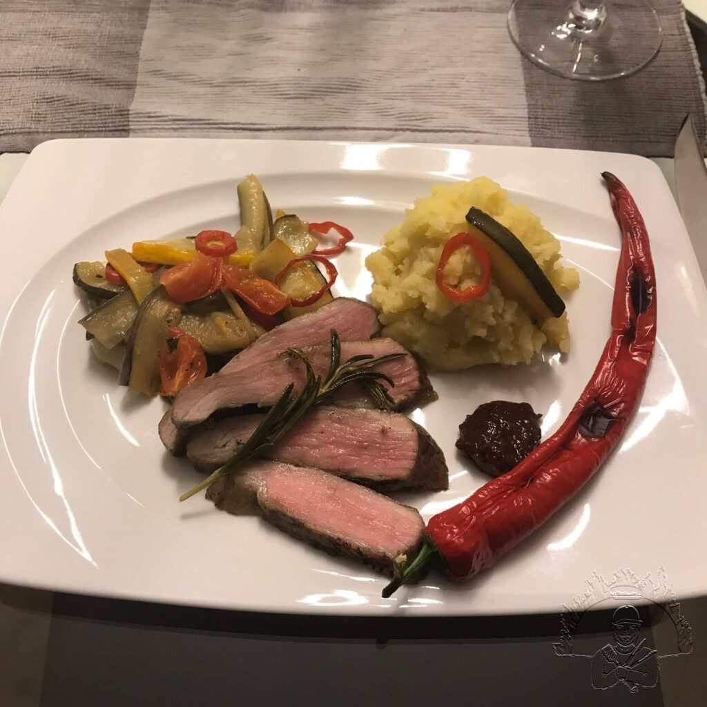 Iberico Secreto an Knoblauchcreme , Kartoffelpüree und Grillgemüse - GG ...