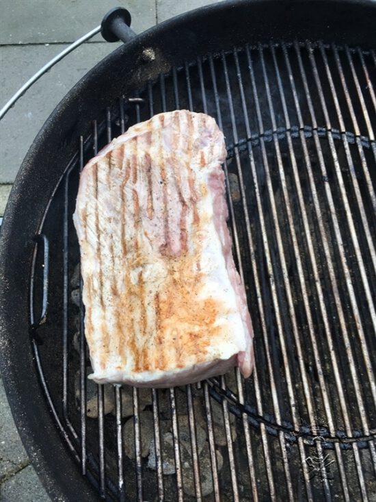 Schweinelendenbraten mit Haselnusskruste &amp; Rosmarinmöhren - GG-Grillen