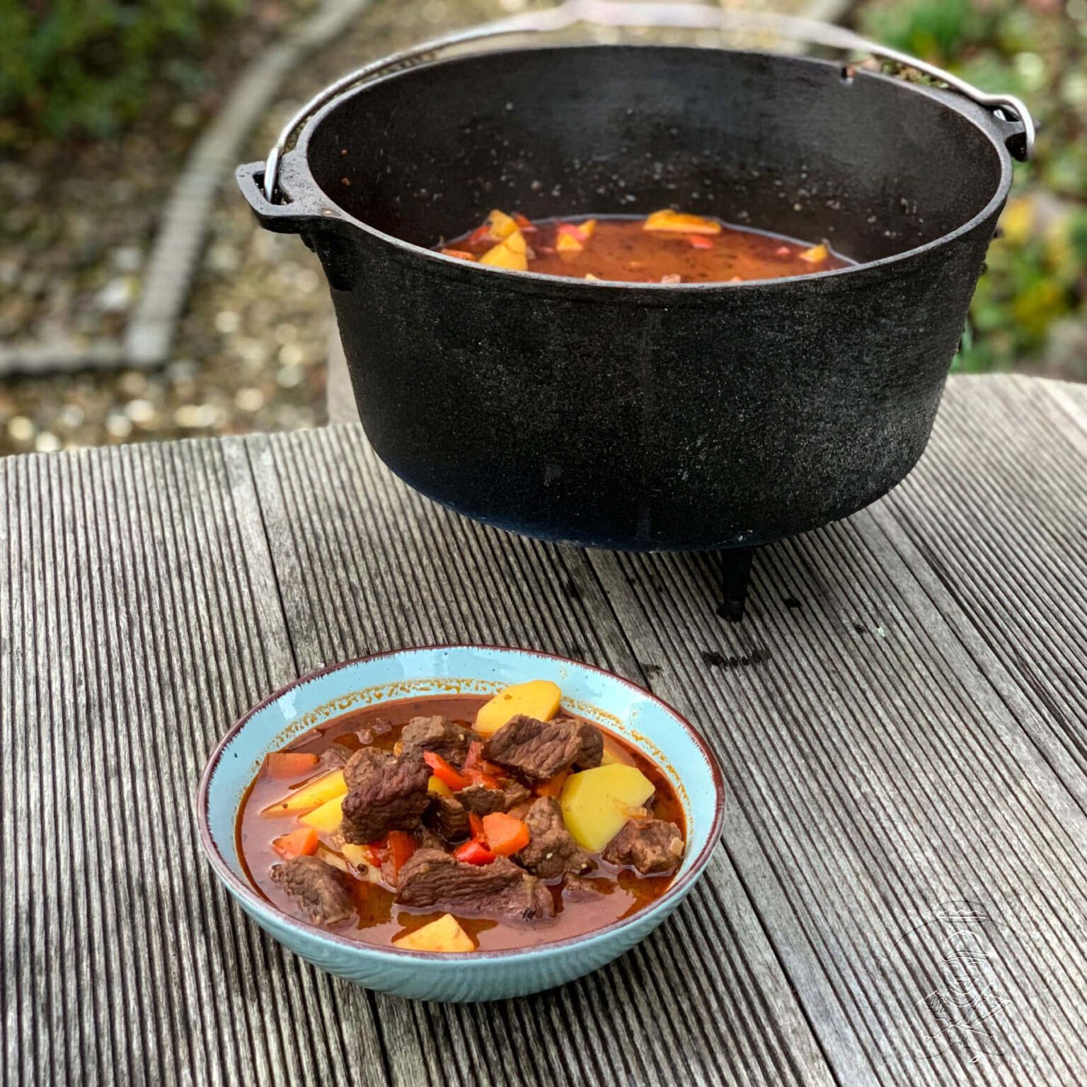 Gulaschsuppe aus dem Dutch Oven GGGrillen