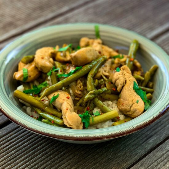 Perlhuhn Geschnetzeltes mit Grünen Spargel