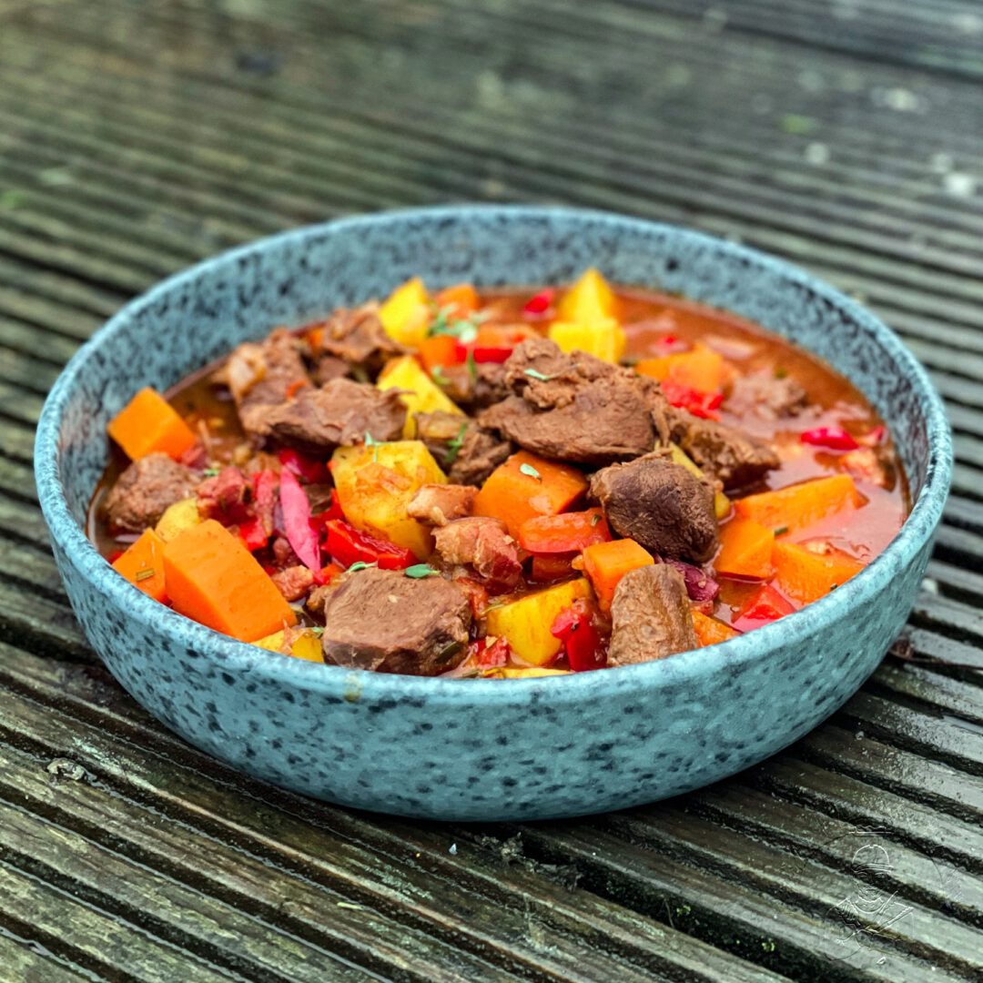 Wild Gulasch mit Süßkartoffel - GG-Grillen