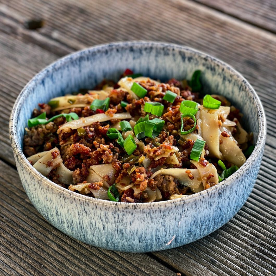 Spicy Hackfleisch Pfanne mit Reisnudeln - GG-Grillen